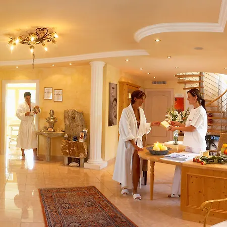 Hotel Wohlfuehl & Genusshotel Felsenhof 4*