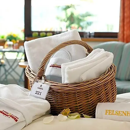 Hotell Wohlfuehl & Genusshotel Felsenhof 4*