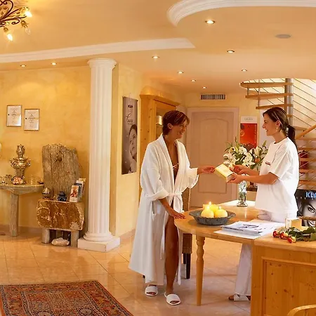 Wohlfuehl & Genusshotel Felsenhof Отель 4*