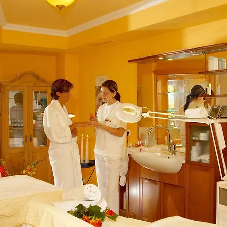 Wohlfuehl & Genusshotel Felsenhof Hotel 4*