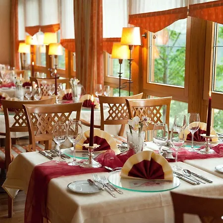 Wohlfuehl & Genusshotel Felsenhof Otel